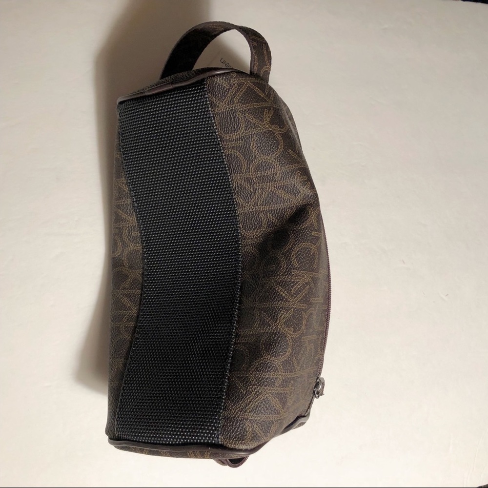 Calvin Klein Toiletry Bag - Picture 5 of 7